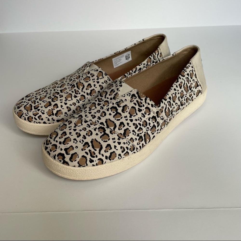 TOMS classic canvass leopard slip-ons sz 8.5